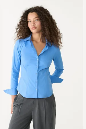 Stradivarius Camisa básica fitted 28
