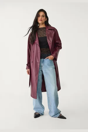 Stradivarius Trench larga efecto piel 28