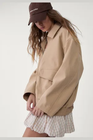 Stradivarius Cazadora bolsillos efecto ante 24