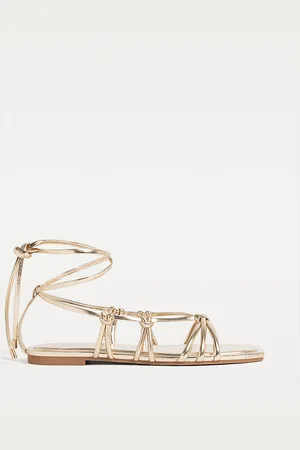 Stradivarius Sandalias planas tiras 26