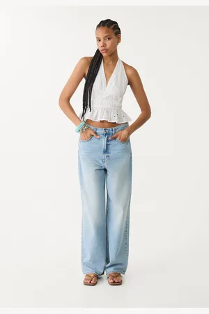 Stradivarius Top halter bordado 30