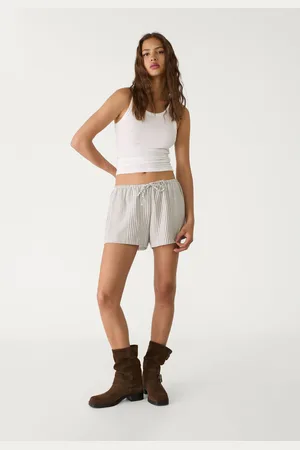 Stradivarius Shorts fluido con lino 24