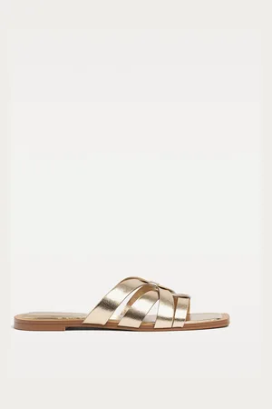 Stradivarius Sandalias planas tiras 26