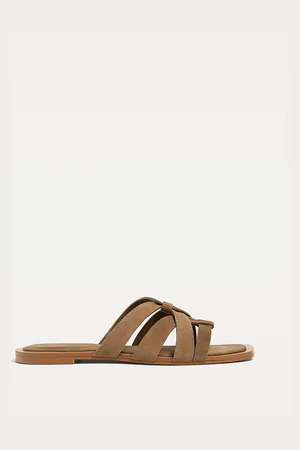 Stradivarius Sandalias planas serraje 24