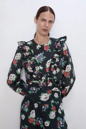 Zara Blusa estampado floral volante